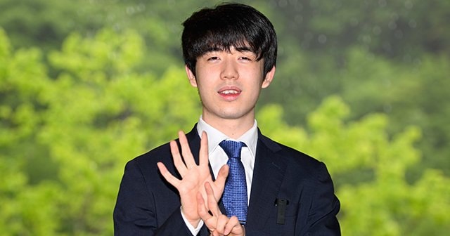 藤井七冠 勝てば「永世王位」資格